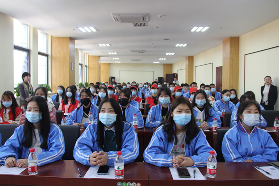 時代青年講奉獻  愛心熱血勇?lián)敗部德殬I(yè)技術(shù)學(xué)院學(xué)生參加血站開放日活動