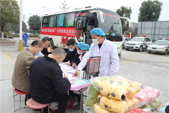 人民警察一心為民，捋袖捐血鐵血柔情——安康市公安局積極開展冬季獻血活動