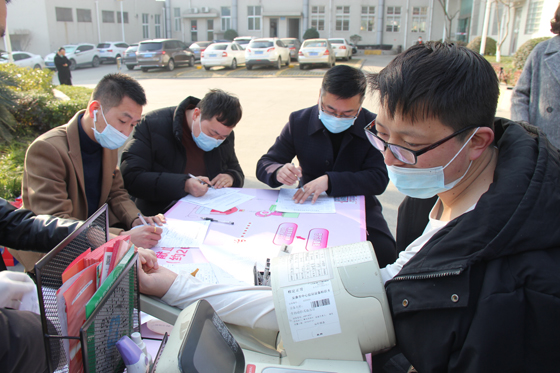 血液是生命的禮物——中國(guó)聯(lián)通安康市分公司、安康大數(shù)據(jù)運(yùn)營(yíng)有限公司聯(lián)合開(kāi)展冬季應(yīng)急獻(xiàn)血活動(dòng)