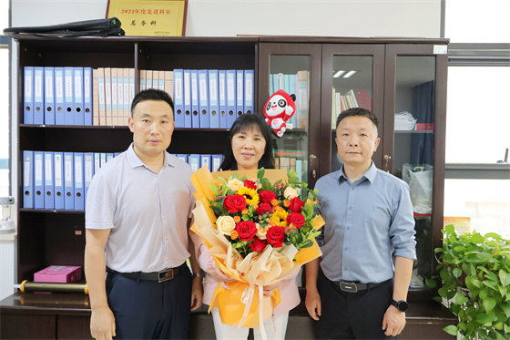 安康市中心血站開(kāi)展“5·12”國(guó)際護(hù)士節(jié)慰問(wèn)活動(dòng)