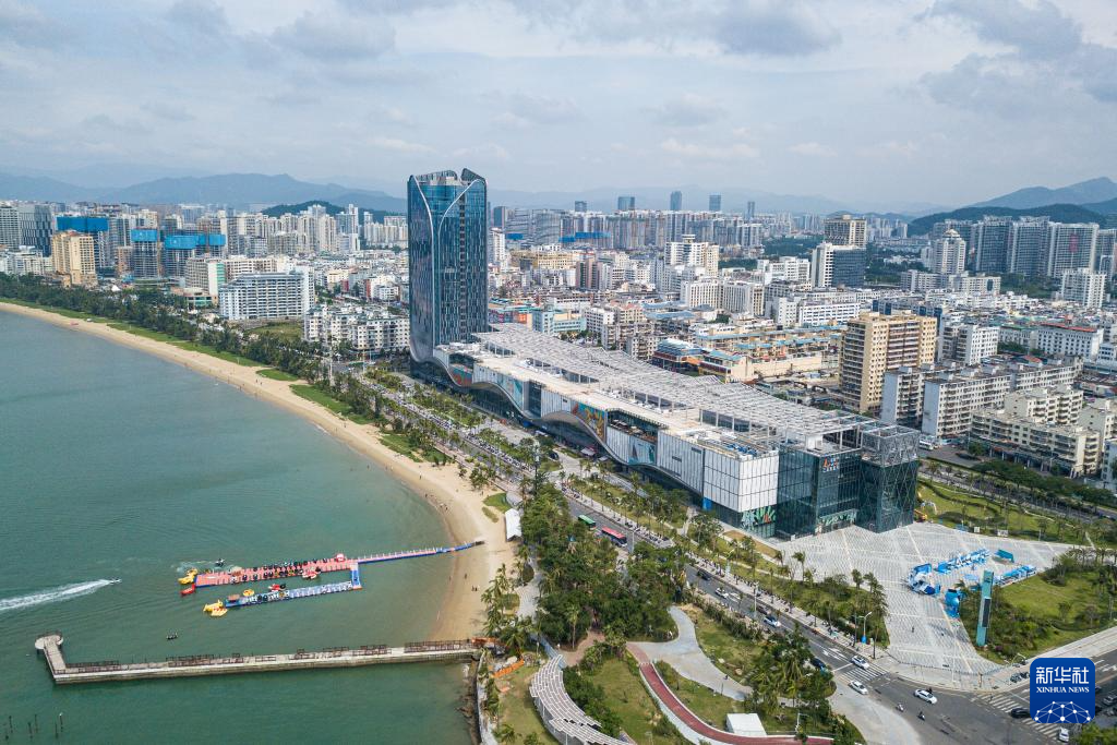 海南自貿(mào)港重點園區(qū)——三亞中央商務(wù)區(qū)（無人機照片，11月1日攝）。新華社記者 蒲曉旭攝