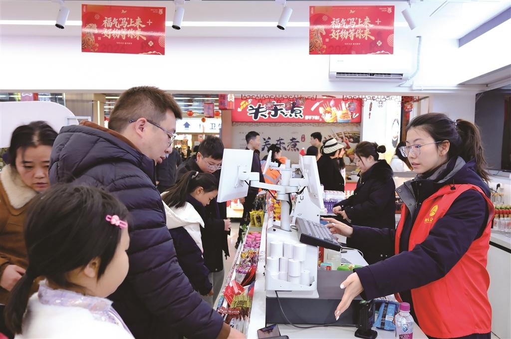 司乘游客絡繹不絕
